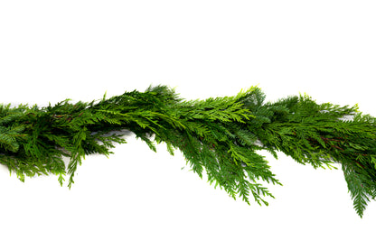The Evergreen Crown – 18' Premium Garland