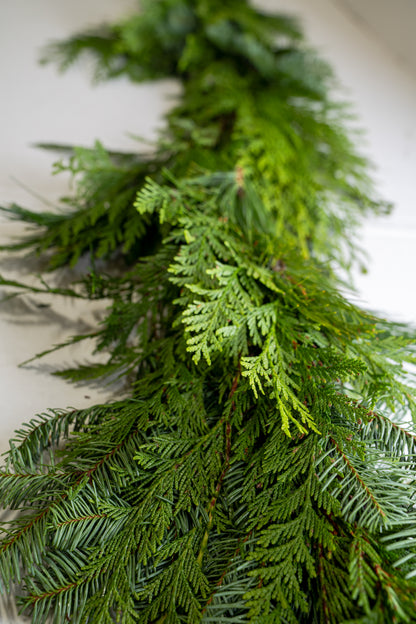 The Evergreen Crown – 18' Premium Garland